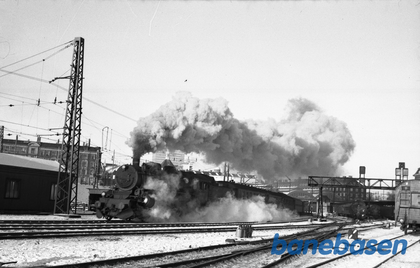 E-maskine med persontog E-maskine med persontog