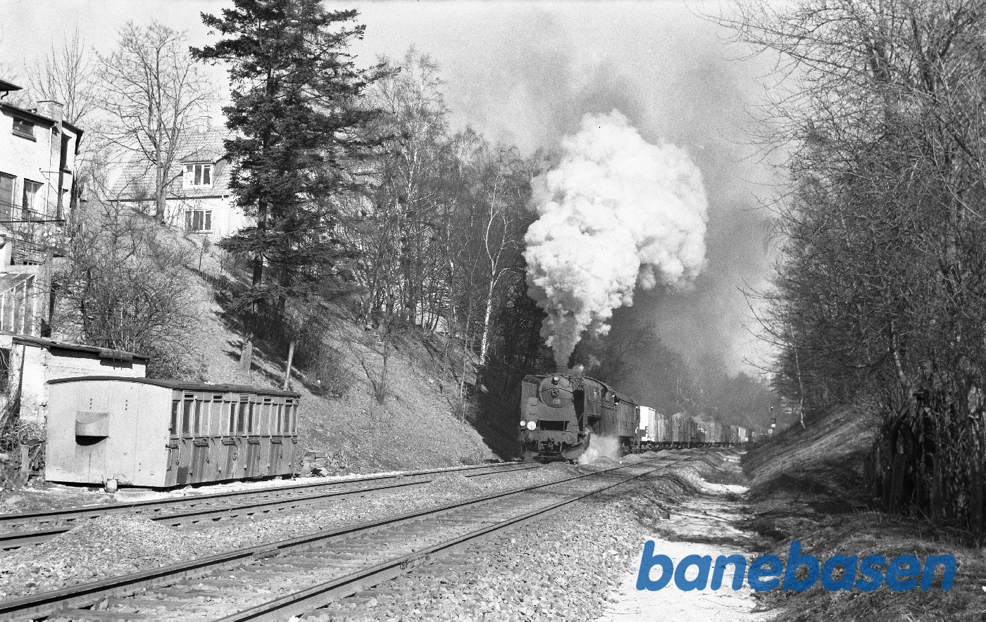 S 737 med godstog under udkørsel fra Helsingør S 737 med godstog under udkørsel fra Helsingør