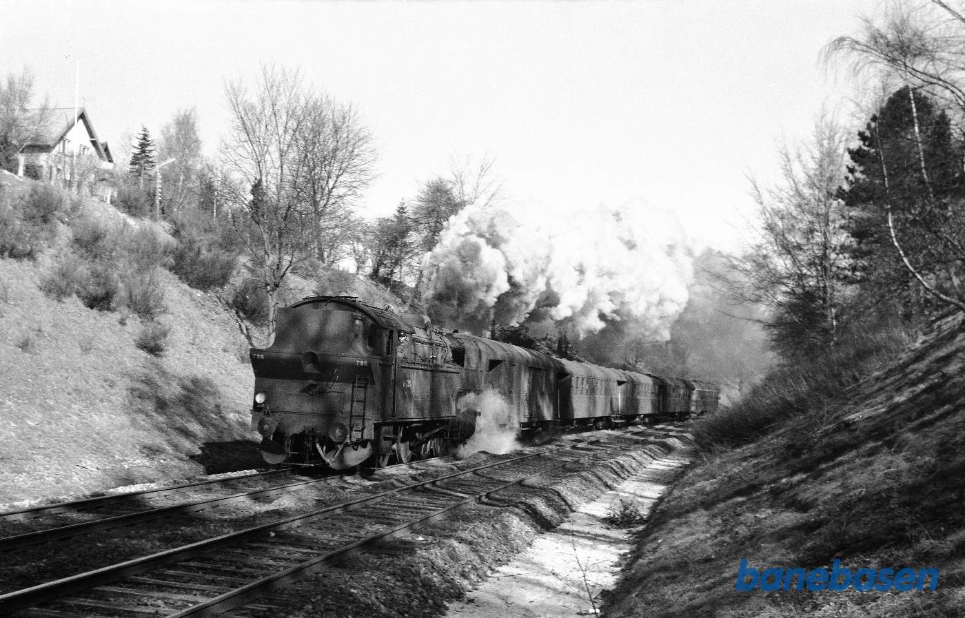 S 728 med persontog under udkørsel fra Helsingør S 728 med persontog under udkørsel fra Helsingør