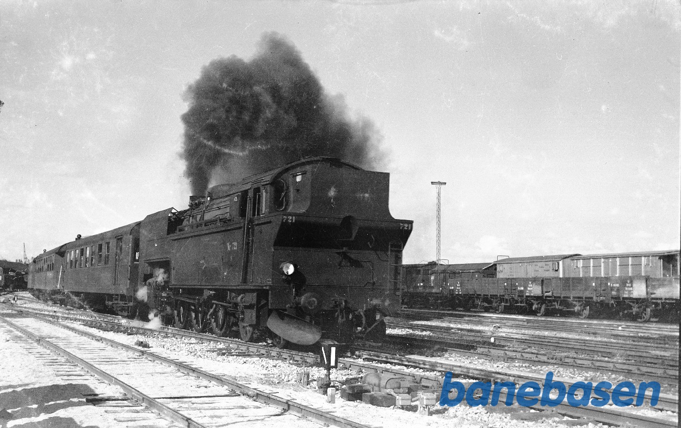 S 721 med persontog under udkørsel fra Helsingør S 721 med persontog under udkørsel fra Helsingør