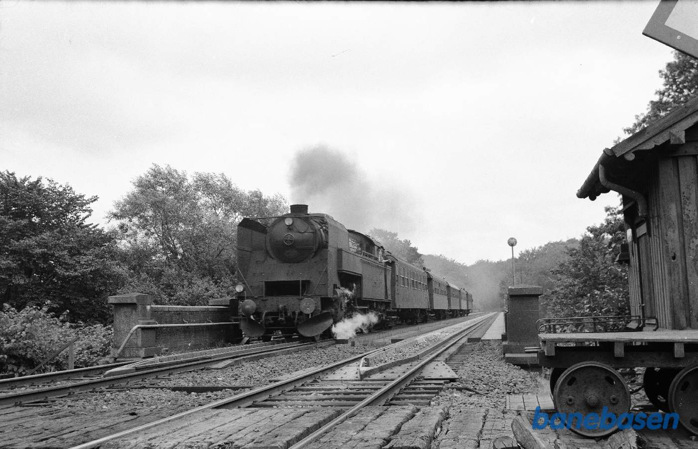 S-maskine med persontog til Helsingør på Strandmøllebroen