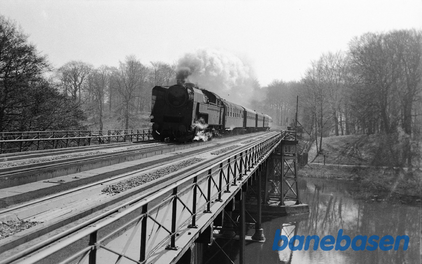 S 727 med persontog til Helsingør på Strandmøllebroen S 727 med persontog til Helsingør på Strandmøllebroen