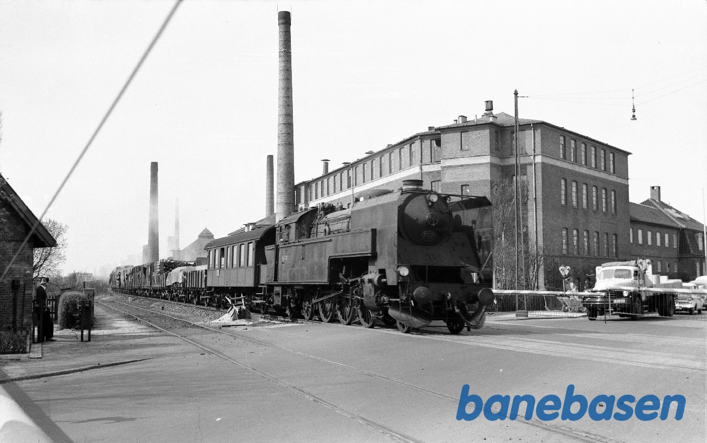 S 737 med godstog ved Trekronergade S 737 med godstog ved Trekronergade