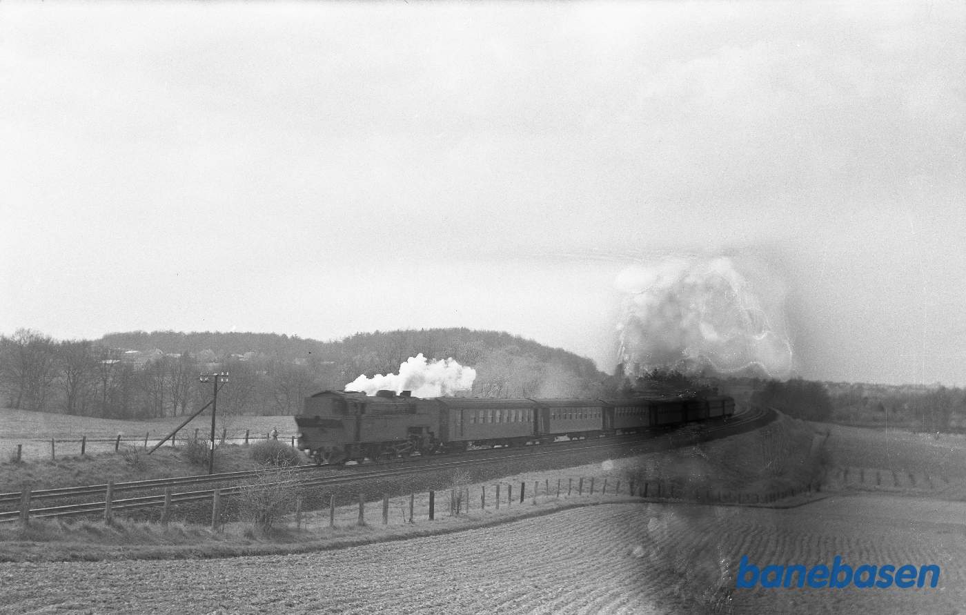 S-maskine med persontog