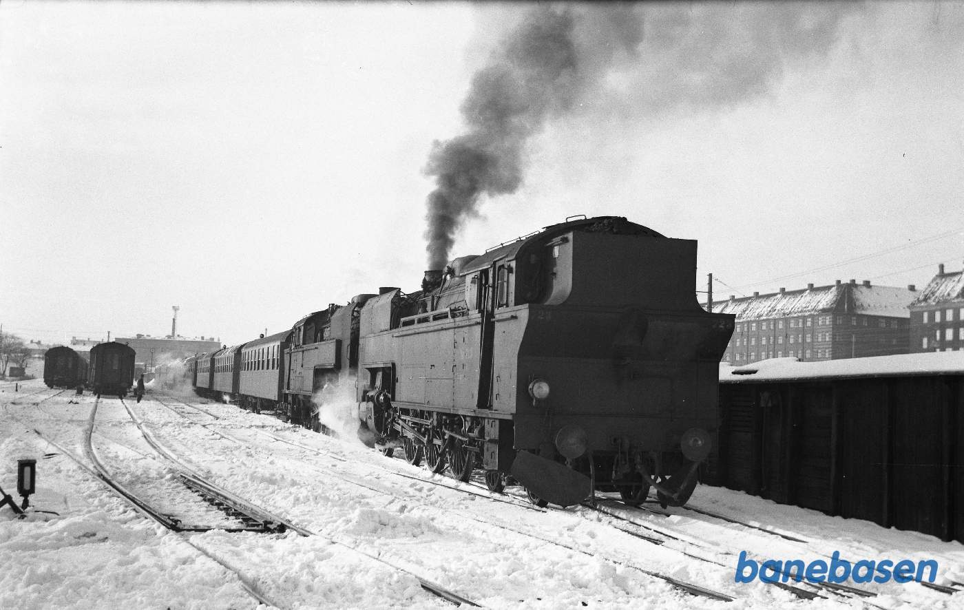 S 723 + 727 med personvogns-stamme på Belvedere S 723 + 727 med personvogns-stamme på Belvedere