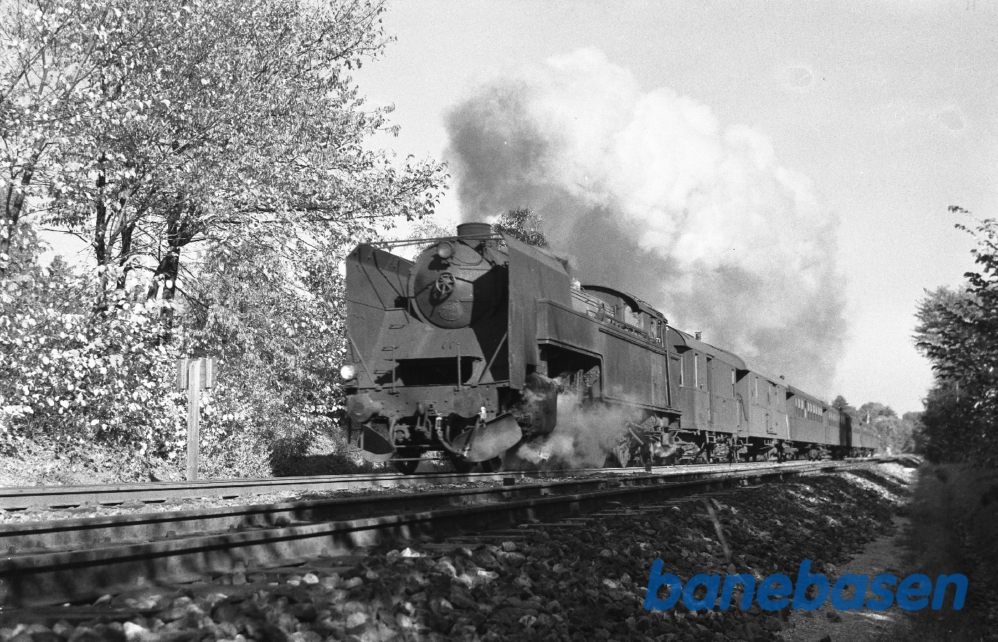 S 721 med tog 434 ved Snekkersten S 721 med tog 434 ved Snekkersten