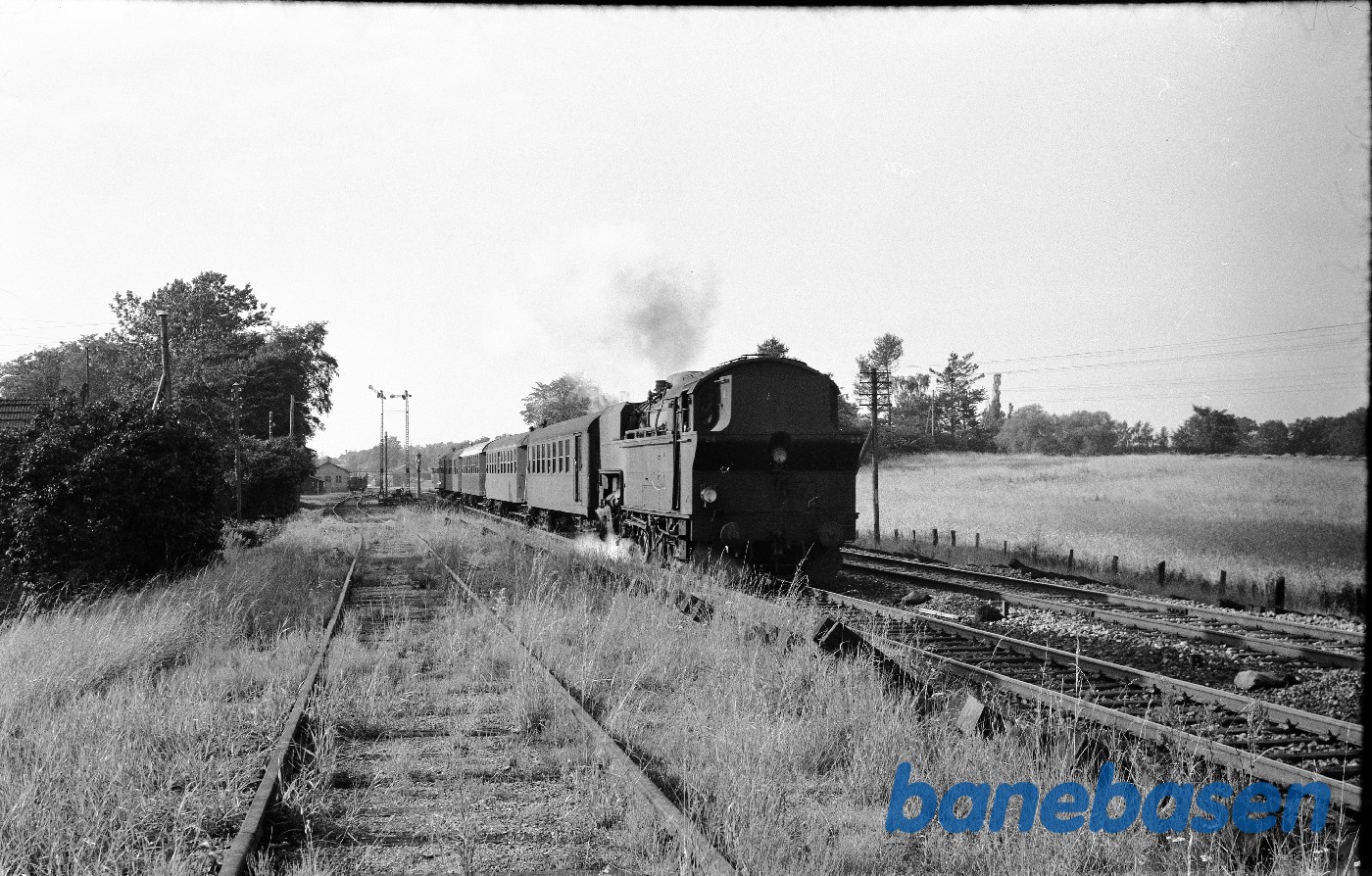 S 724 med persontog under udkørsel S 724 med persontog under udkørsel