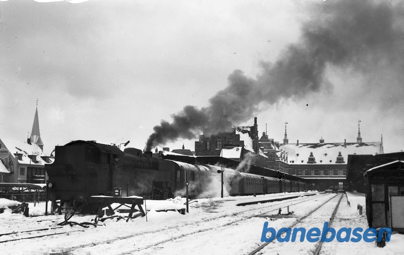 S 730 med persontog S 730 med persontog