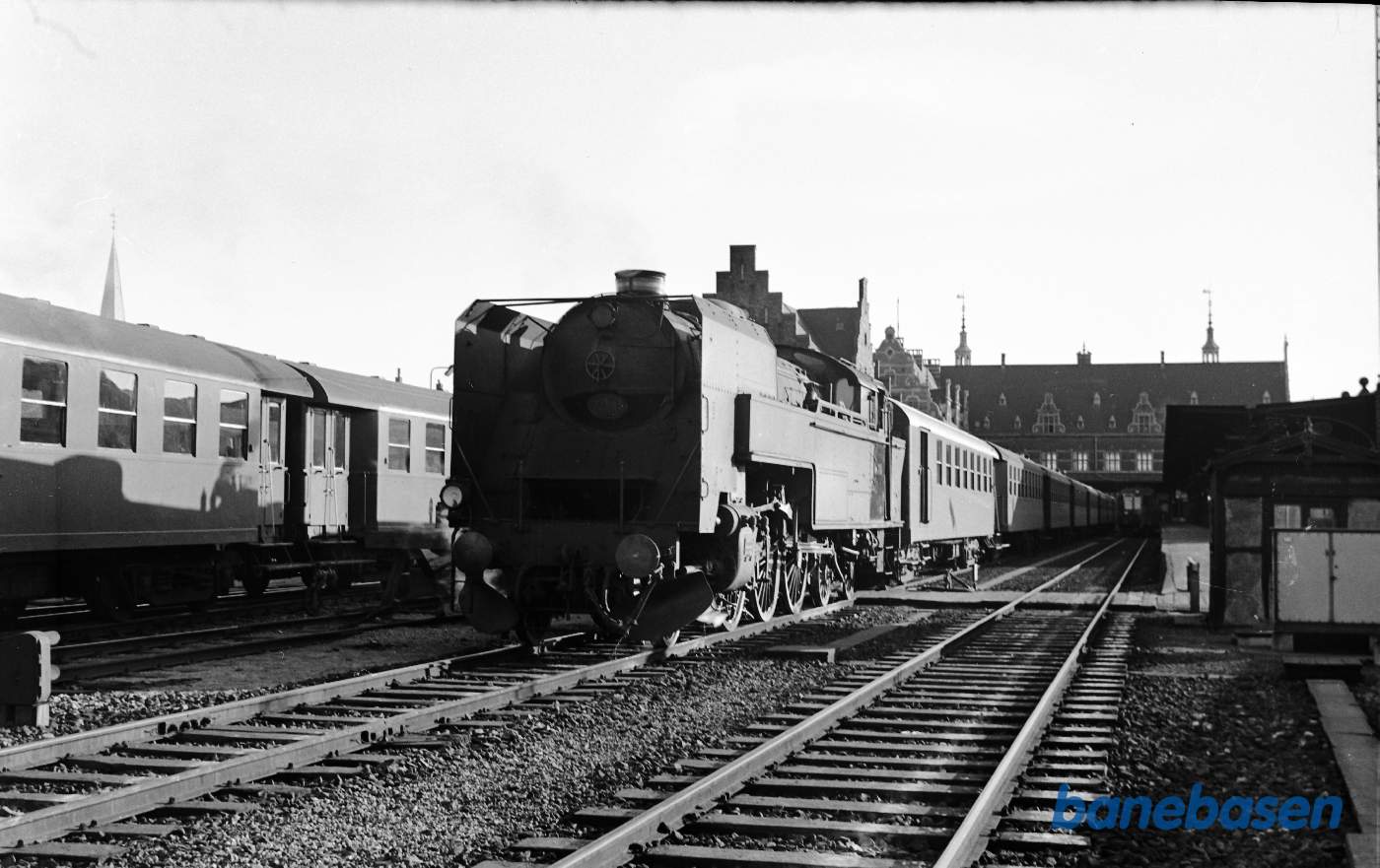 S 740 med tog 424 S 740 med tog 424