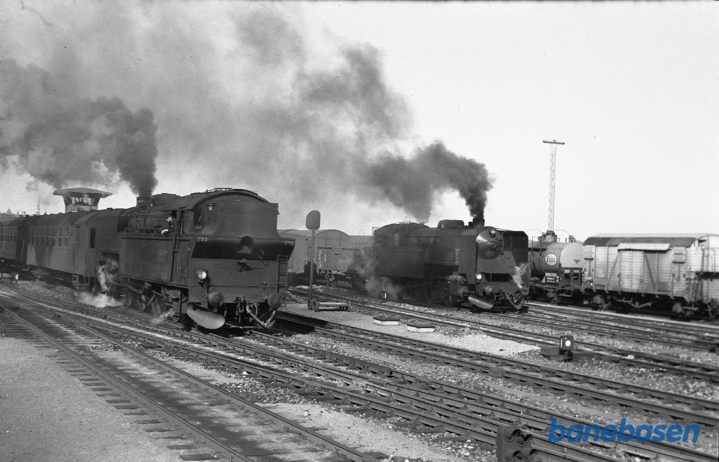 S 723 med persontog og S 732 med godstog S 723 med persontog og S 732 med godstog