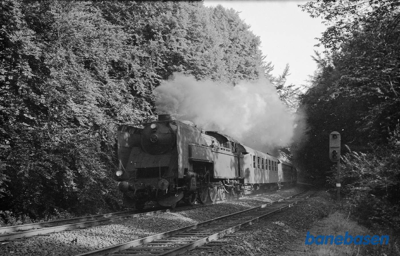 S-maskine med persontog