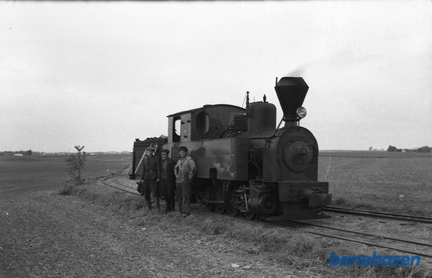 Damplokomotiv No. 2 med personale Damplokomotiv No. 2 med personale