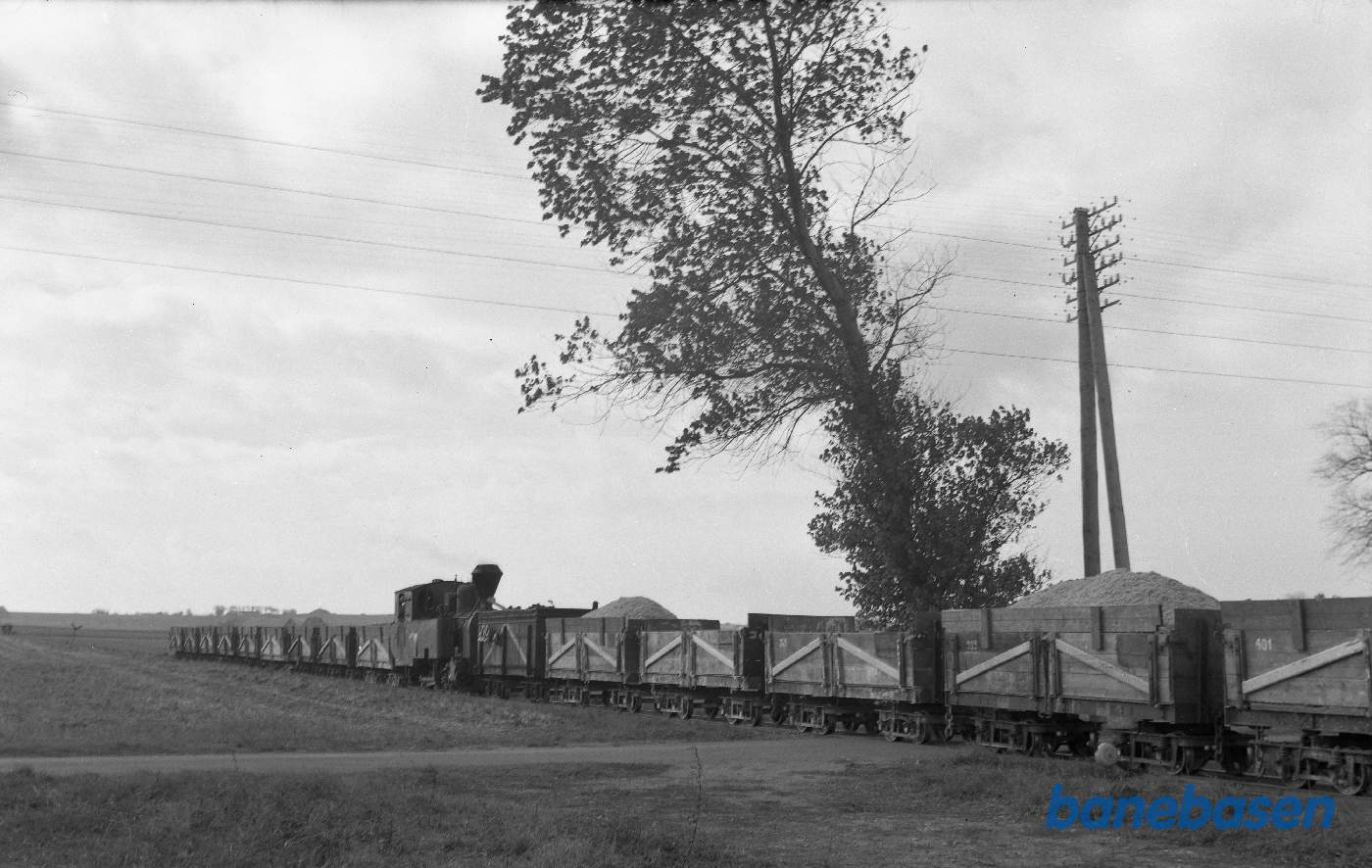 Damplokomotiv med vogne "på begge ender" på sydlinjen Damplokomotiv med vogne "på begge ender" på sydlinjen