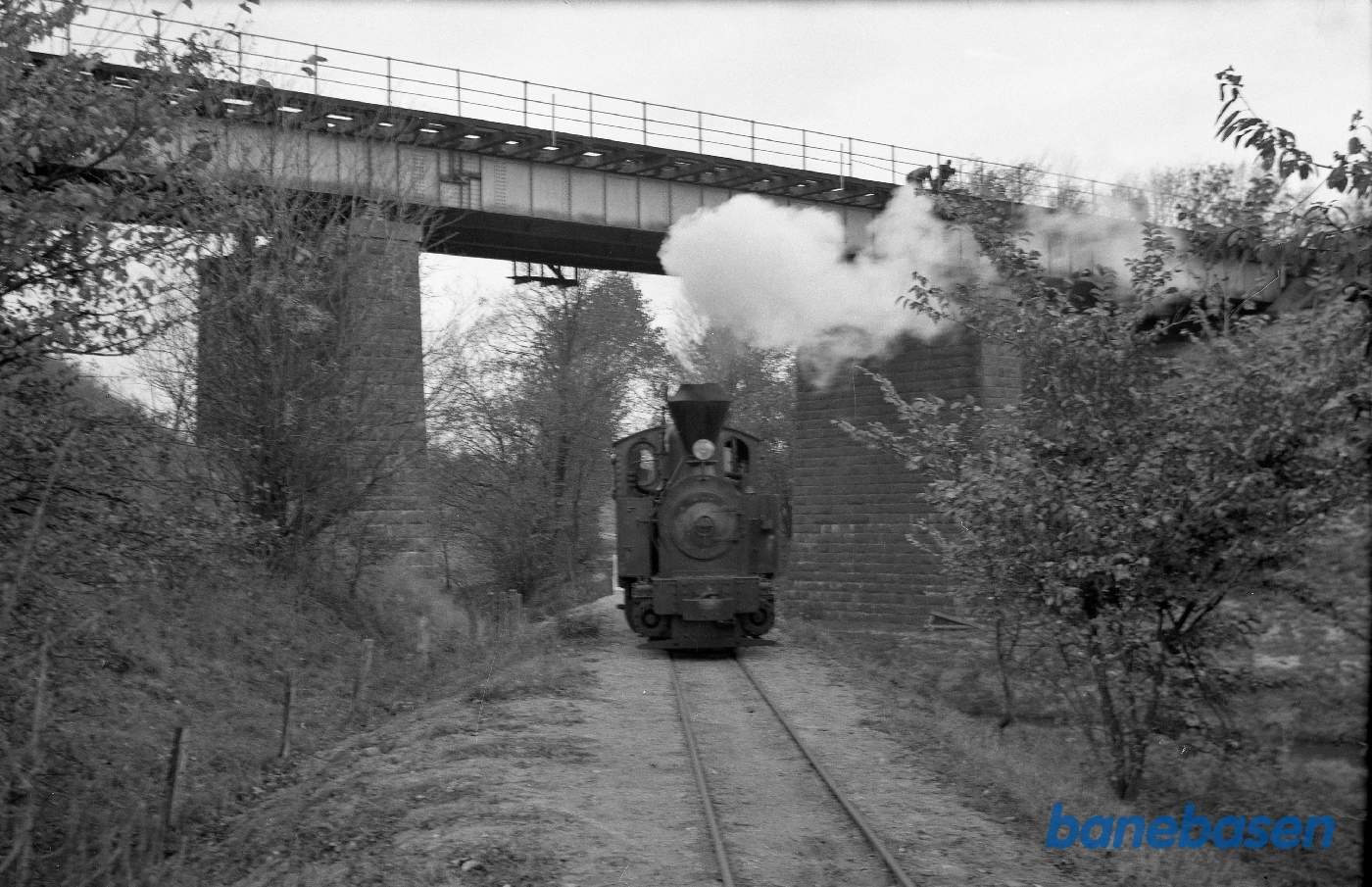 Damplokomotiv No. 2 på broen over Vårby å Damplokomotiv No. 2 på broen over Vårby å