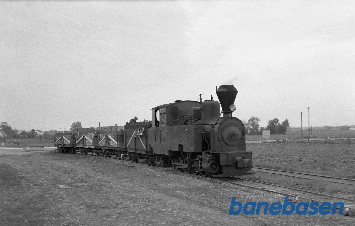 Damplokomotiv No. 2 sætter vogne på sidespor Damplokomotiv No. 2 sætter vogne på sidespor