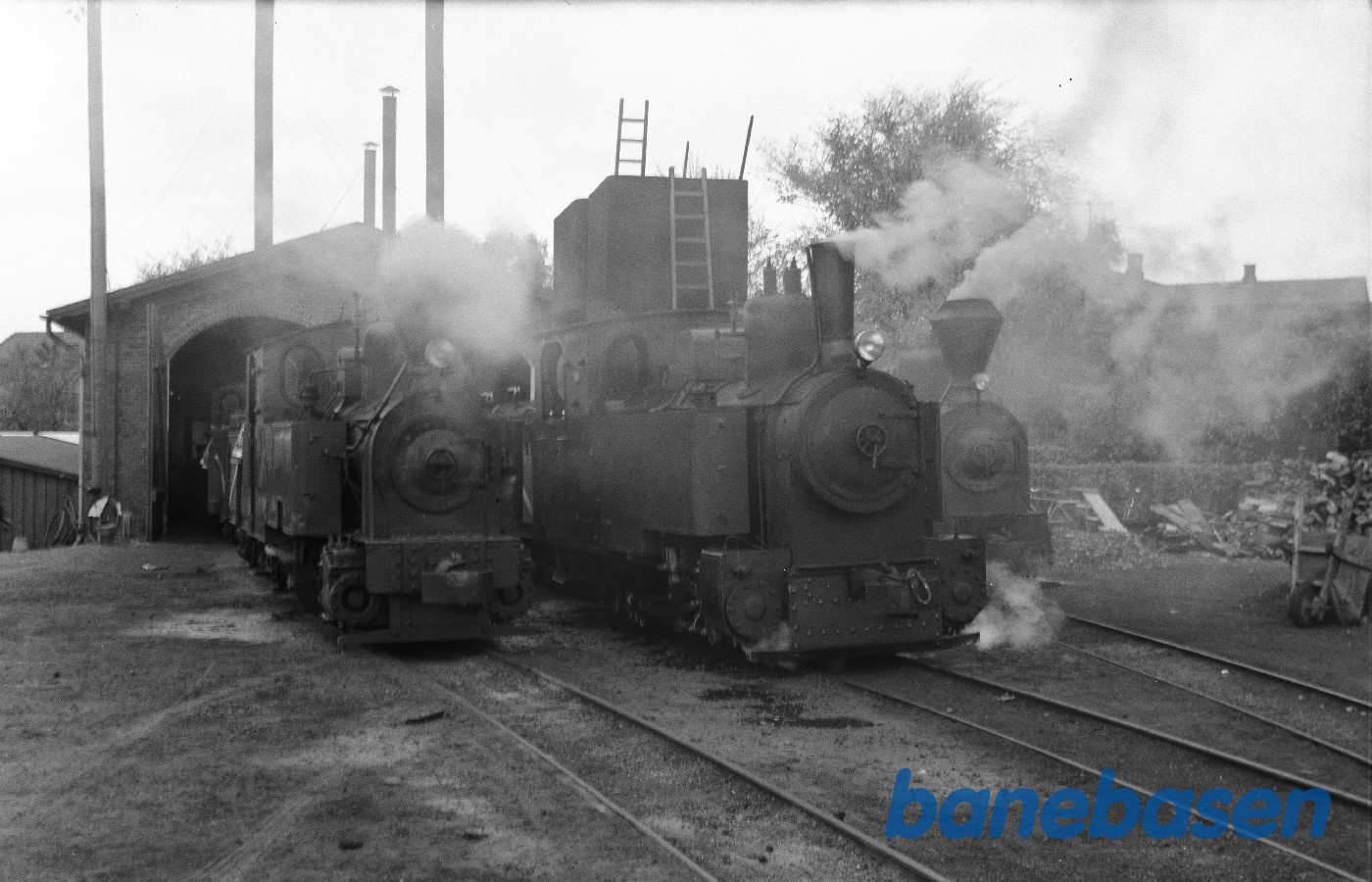 Damplokomotiver ved remisen Damplokomotiver ved remisen