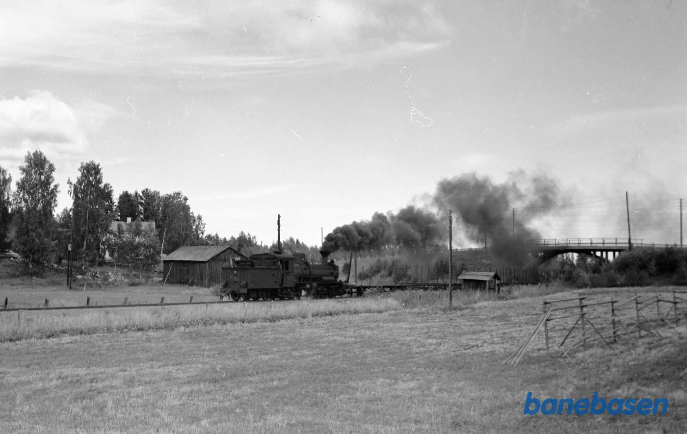 Damplokomotiv nr. 8 med godstog