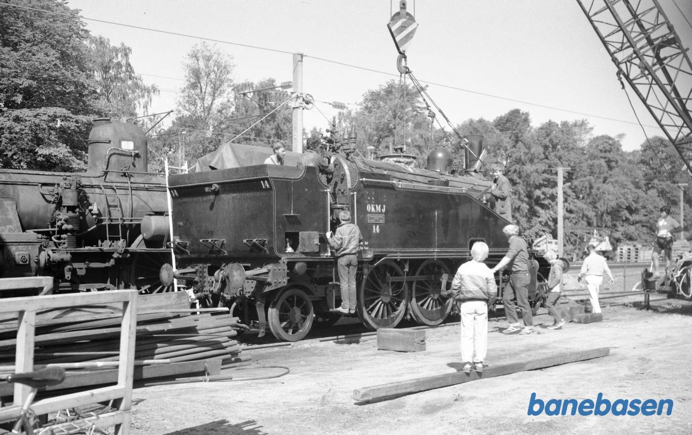 Ilægning af kedel på damplokomotiv OKMJ 14 Ilægning af kedel på damplokomotiv OKMJ 14