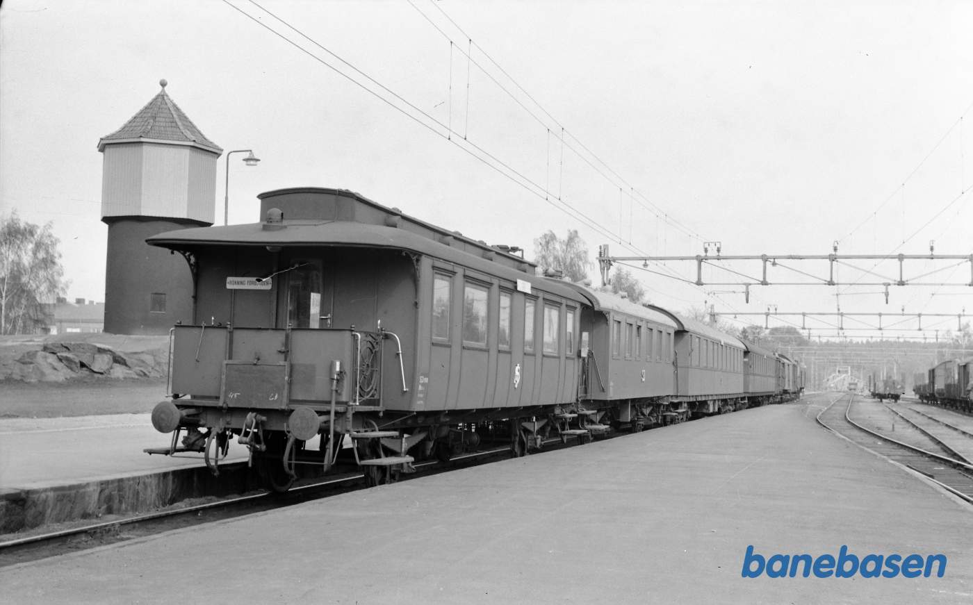 Persontog set fra bagenden, bagerst personvogn 1908