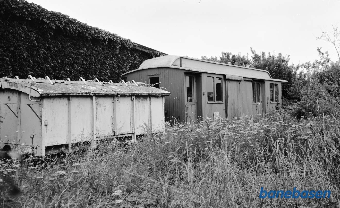 kalkvogn FJ Z 509517 + post-og rejsegodsvogn OHJ D 232