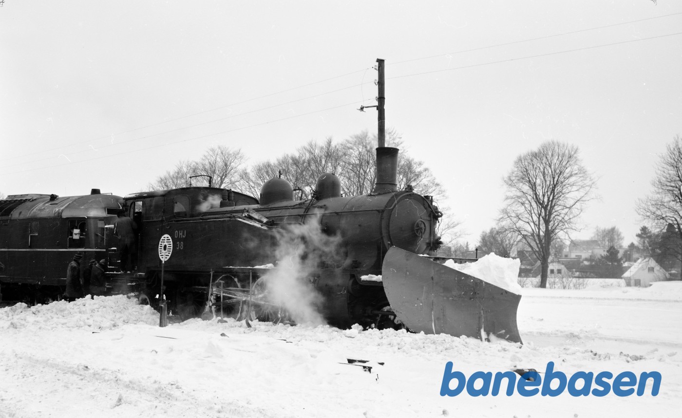 Damplokomotiv nr. 38 og diesellokomotiv nr. 39 Damplokomotiv nr. 38 og diesellokomotiv nr. 39