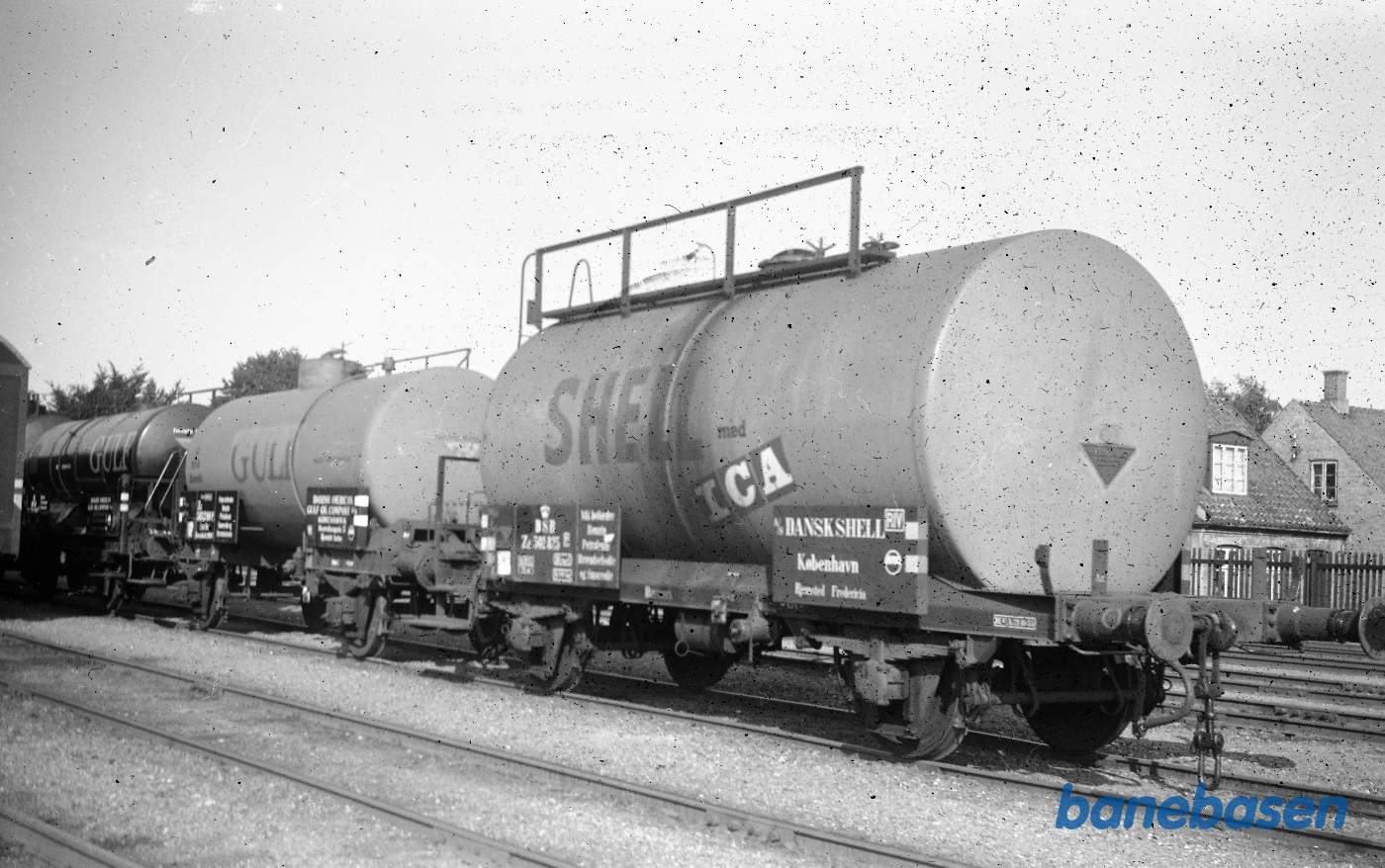 Beholdervogne ZE 502825 (SHELL) og ZE 503240 (GULF)