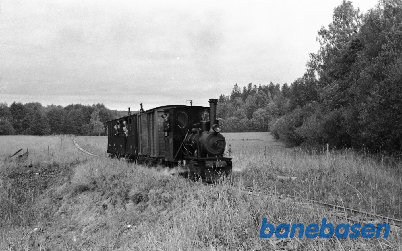 Damplokomotiv nr. 2 "LOTTA" med veterantog Damplokomotiv nr. 2 "LOTTA" med veterantog