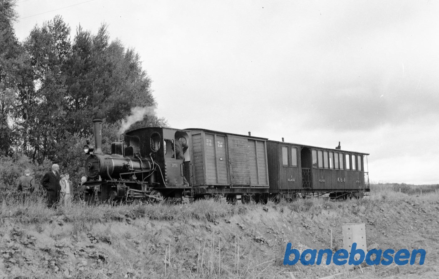 Damplokomotiv nr. 2 "LOTTA" med veterantog Damplokomotiv nr. 2 "LOTTA" med veterantog