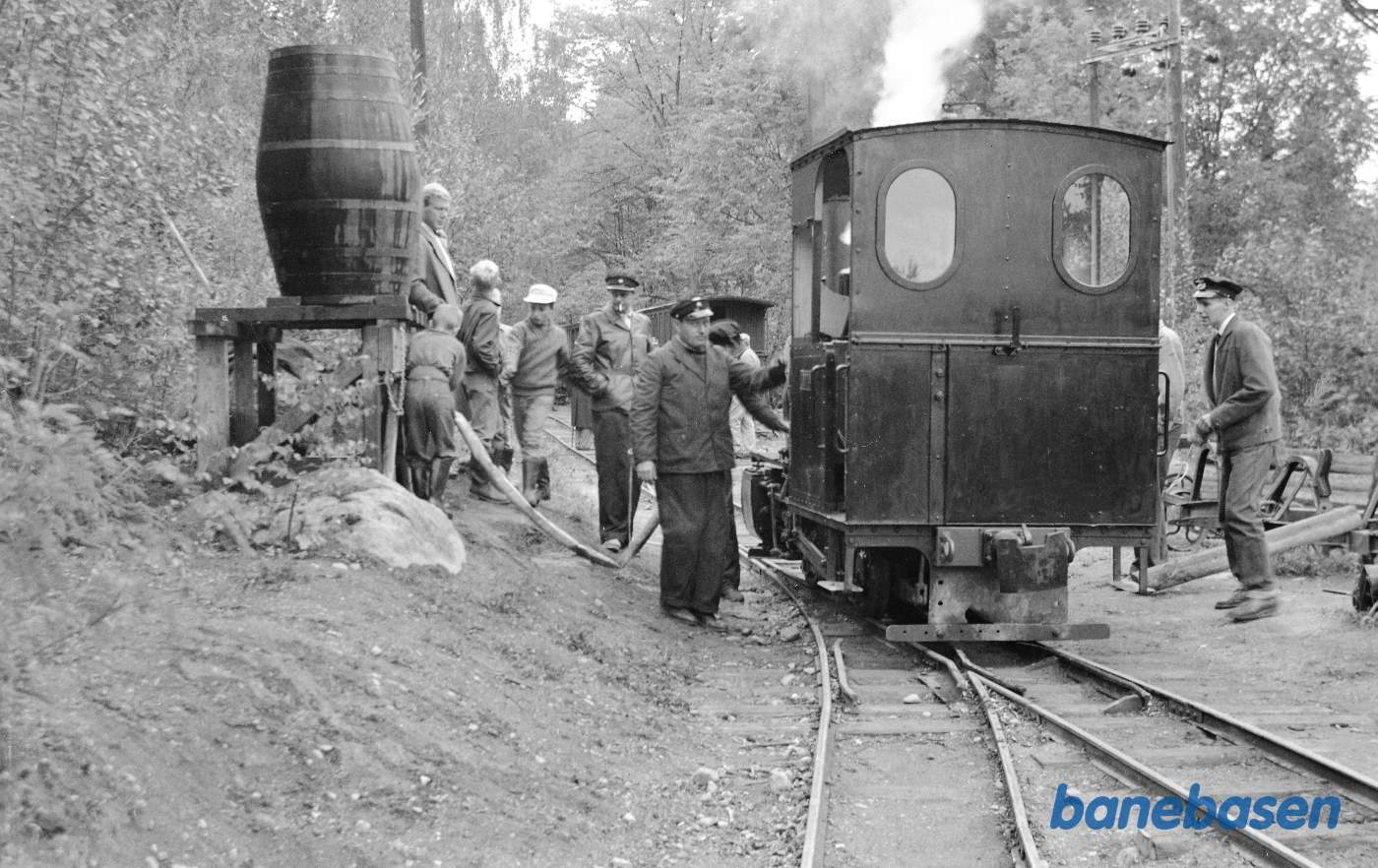 Damplokomotiv nr. 2 "LOTTA" tager vand