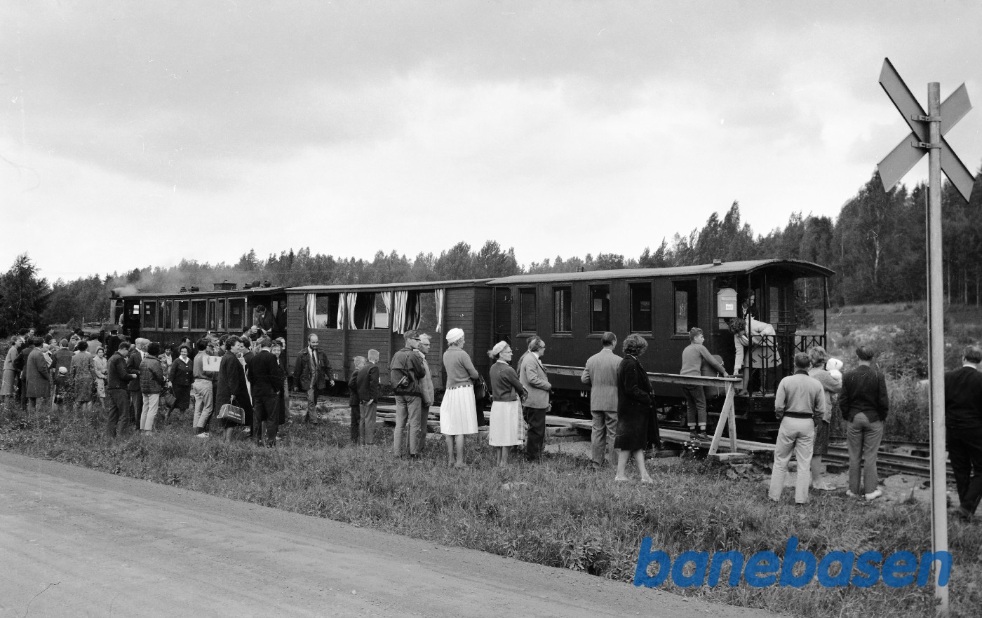 Damplokomotiv nr. 3 "DYLTA" med veterantog Damplokomotiv nr. 3 "DYLTA" med veterantog