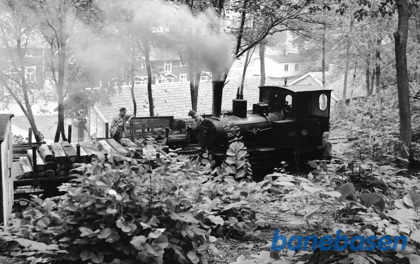 Damplokomotiv nr. 3 "DYLTA" rangerer på sidespor Damplokomotiv nr. 3 "DYLTA" rangerer på sidespor