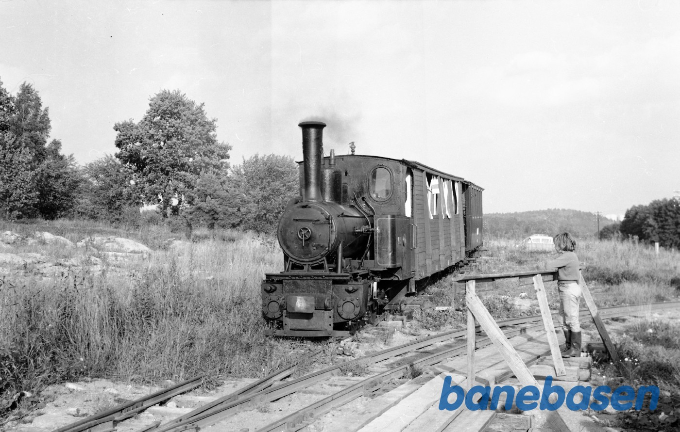 Damplokomotiv nr. 3 "DYLTA" med veterantog Damplokomotiv nr. 3 "DYLTA" med veterantog