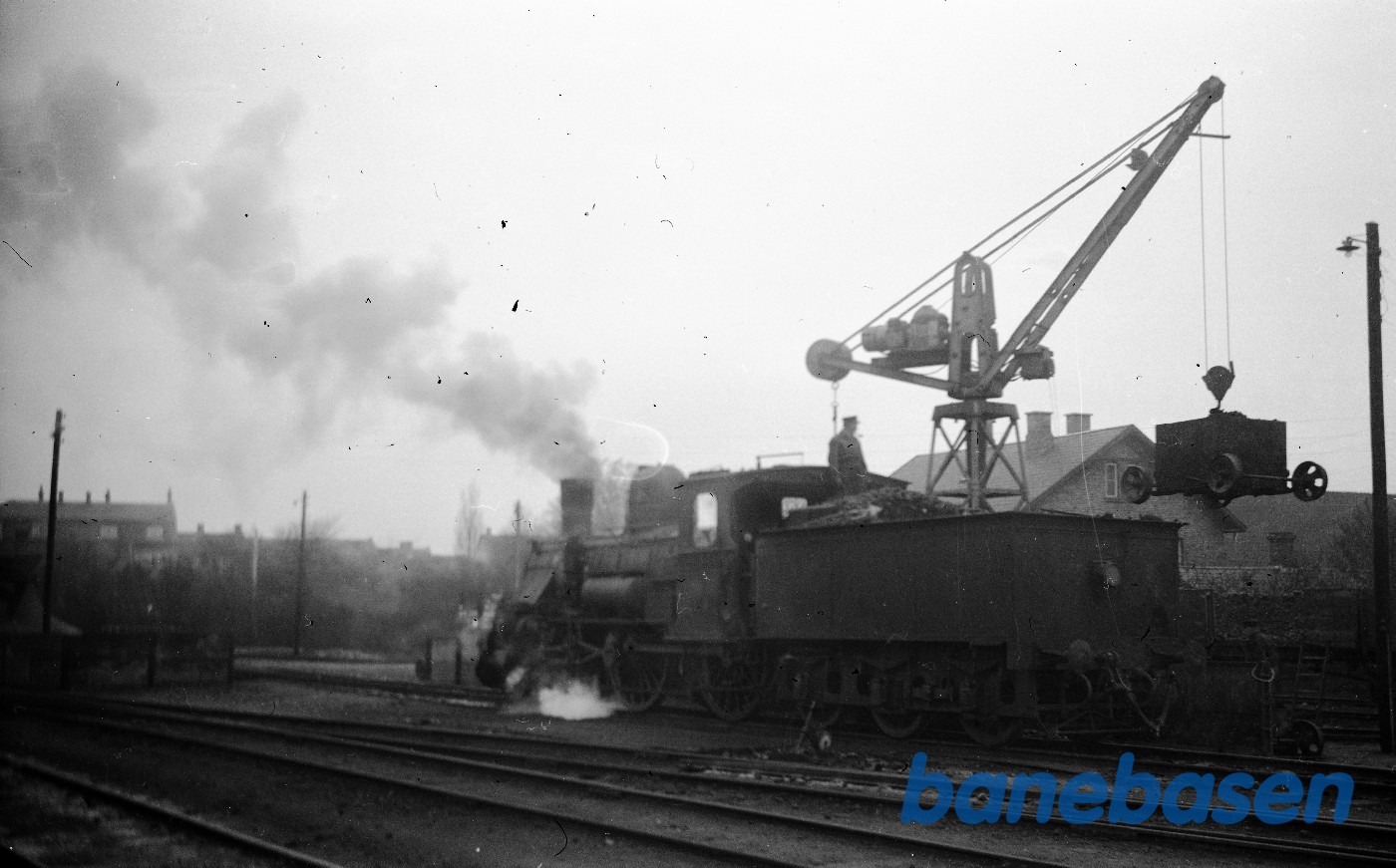 Damplokomotiv K 582 ved kulkranen i Kalundborg Damplokomotiv K 582 ved kulkranen i Kalundborg