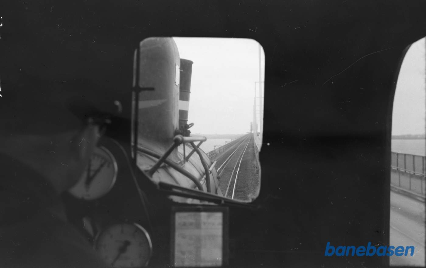 Damplokomotiv K 582 med DJK-særtog på Storstrømsbroen