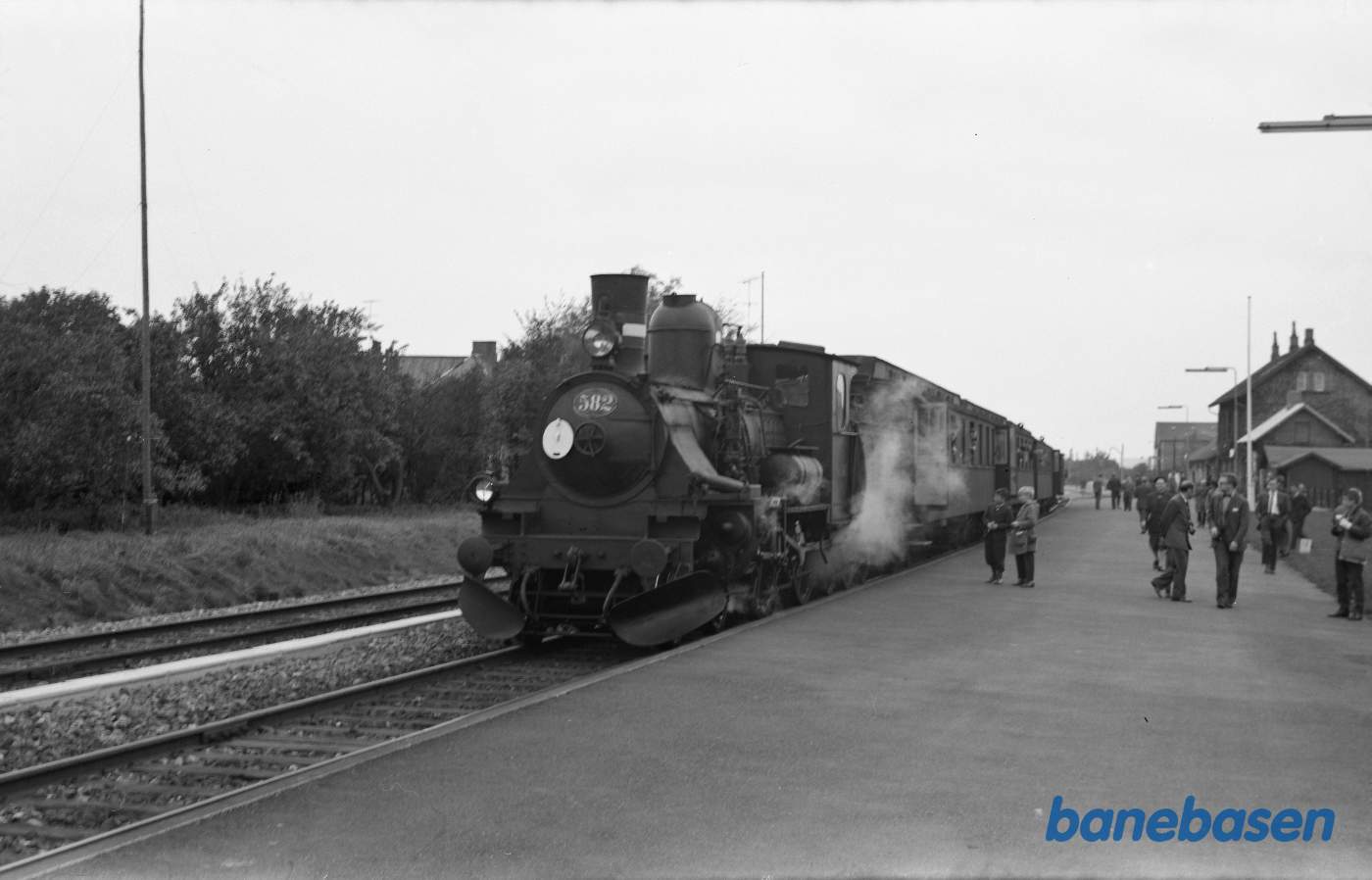 Damplokomotiv K 582 med DJK-særtog på Eskilstrup station