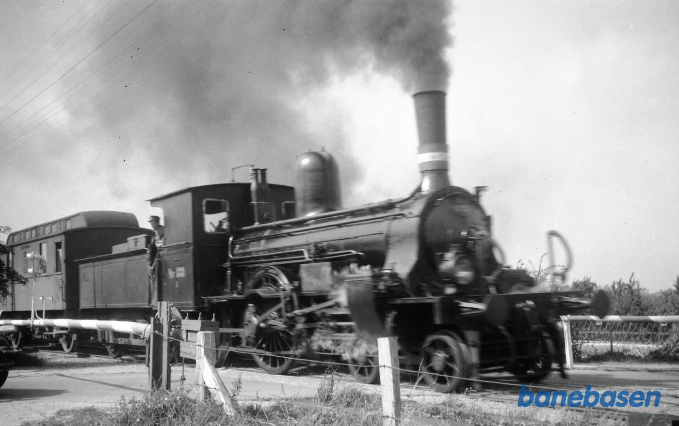 A 133 med persontog ved Kalekovej