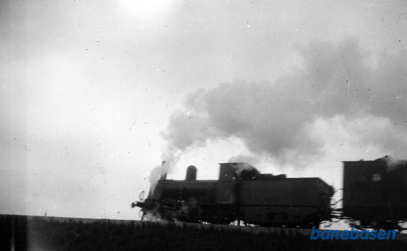 J-maskine med tog på tidl. ONFJ