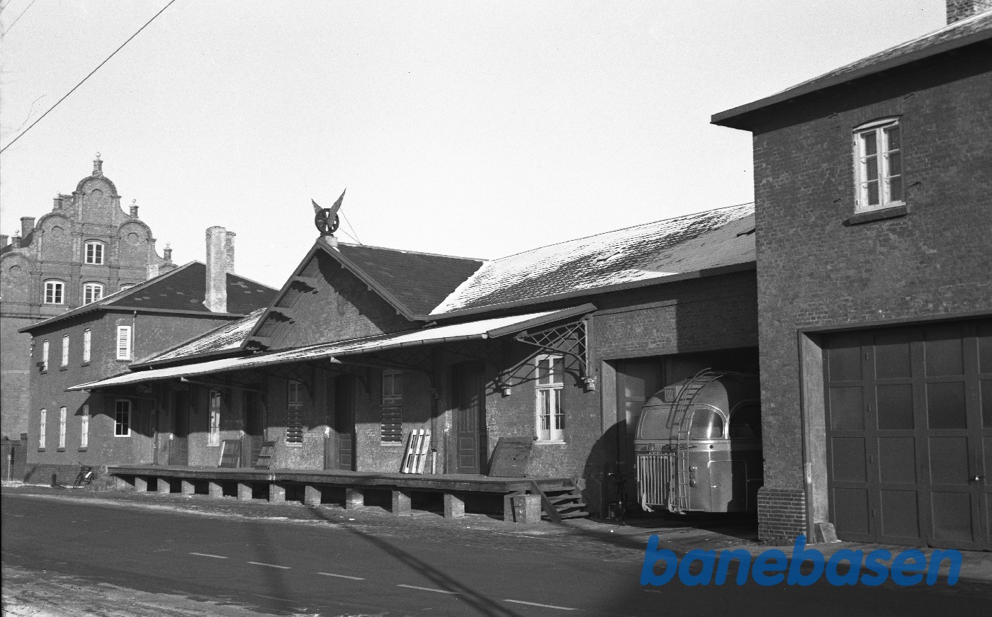 Godsekspeditionsbygning, tidligere stationsbygning Godsekspeditionsbygning, tidligere stationsbygning