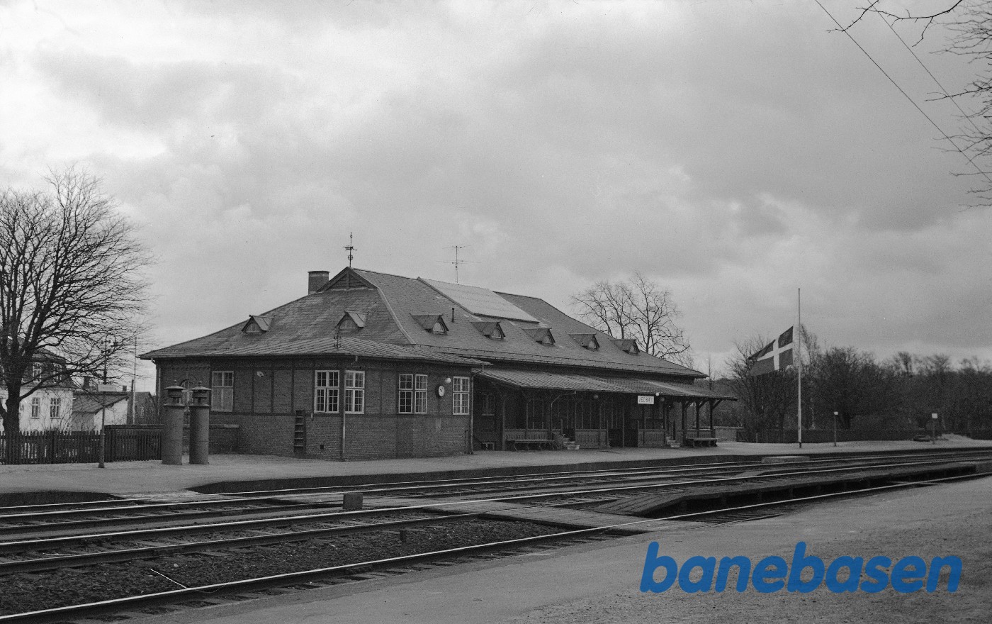 Vedbæk station, perronside Vedbæk station, perronside