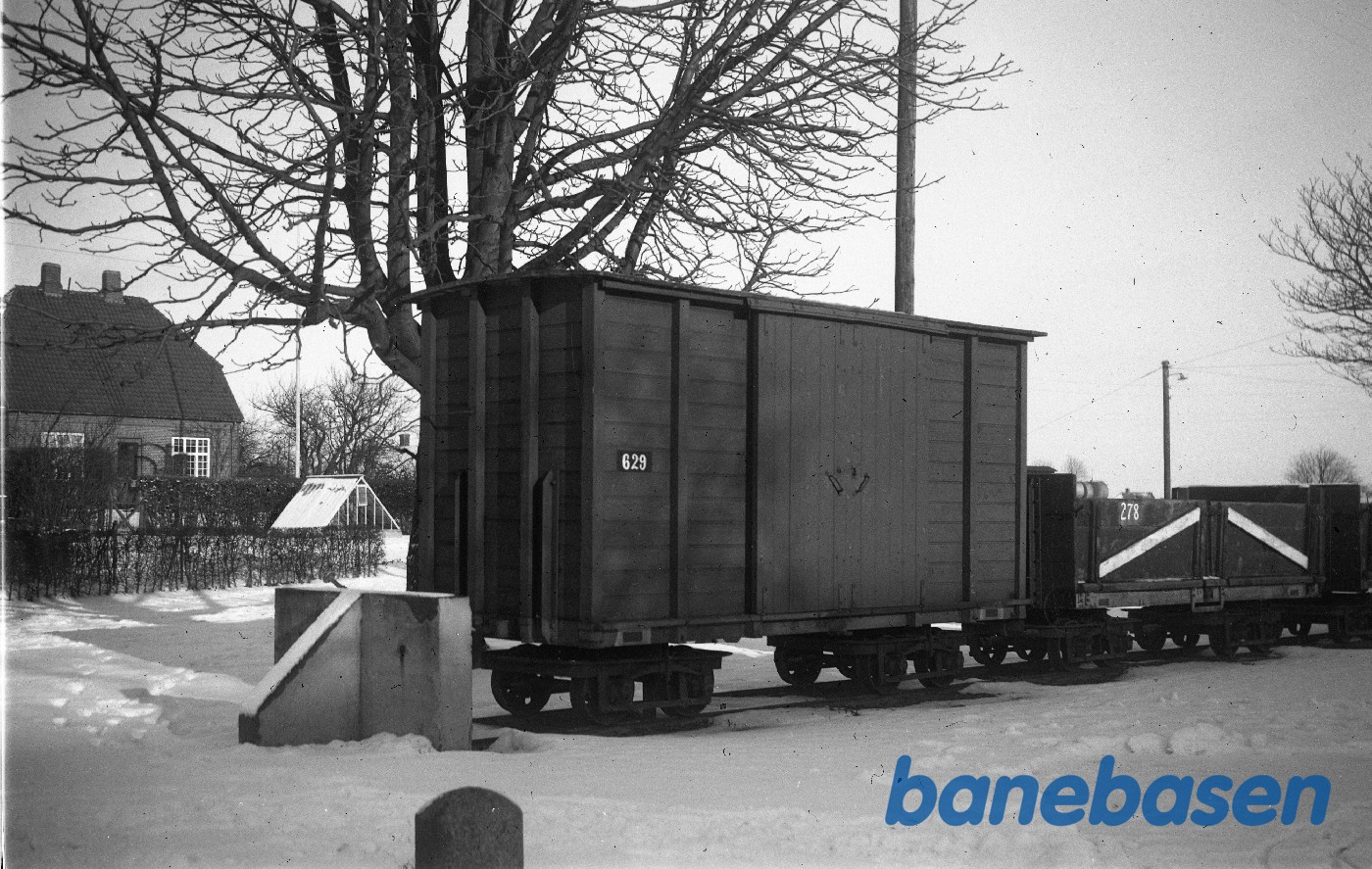 Lukket bogiegodsvogn 629 og åben bogievogn 278 Lukket bogiegodsvogn 629 og åben bogievogn 278