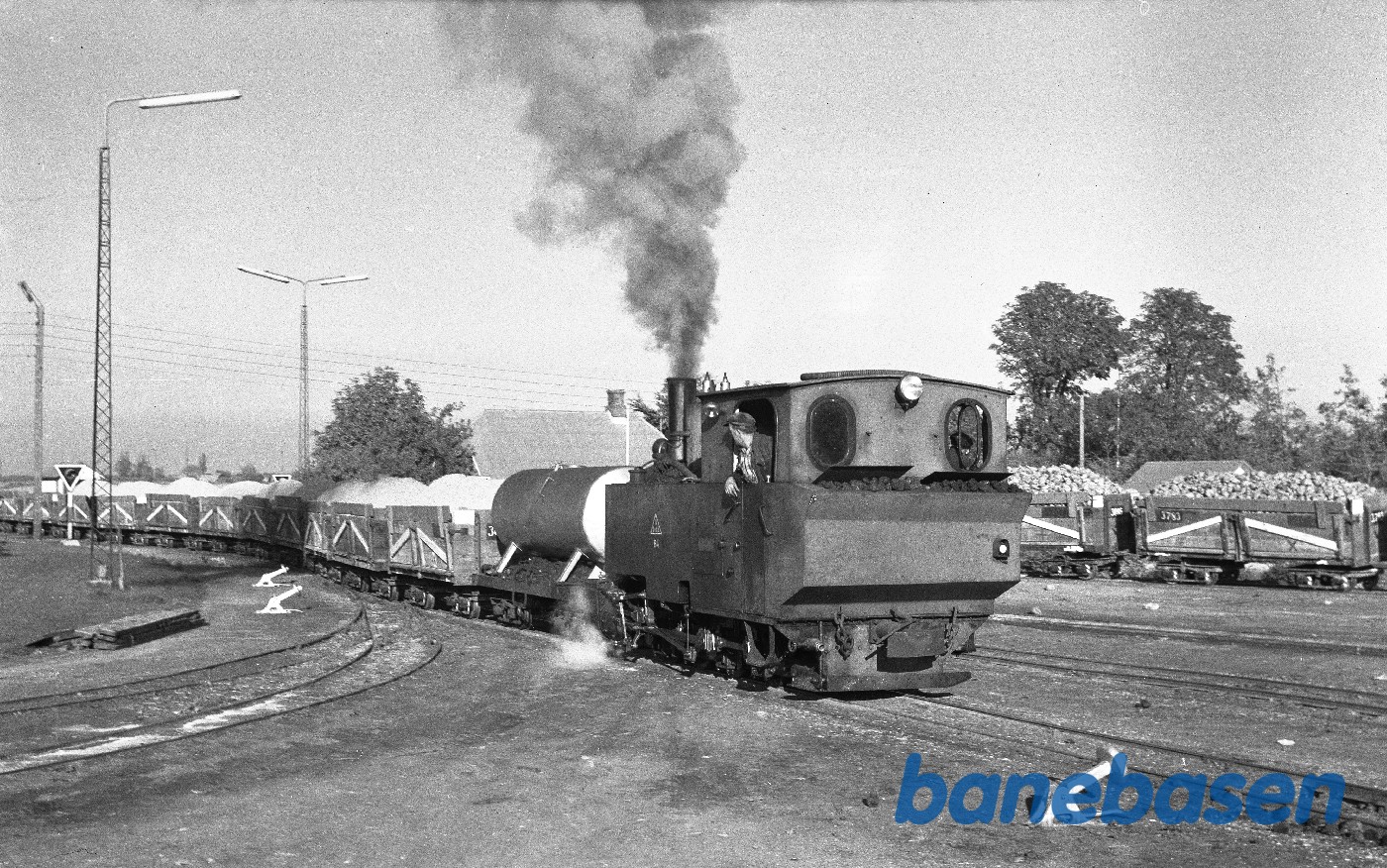 B 4 med tog med roeaffald B 4 med tog med roeaffald