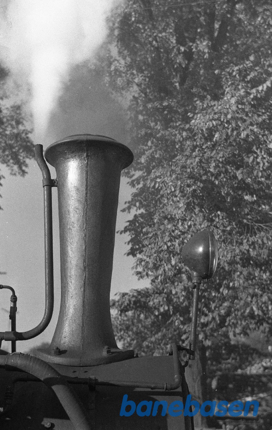 Damplokomotiv B 2, skorsten og frontlanterne Damplokomotiv B 2, skorsten og frontlanterne