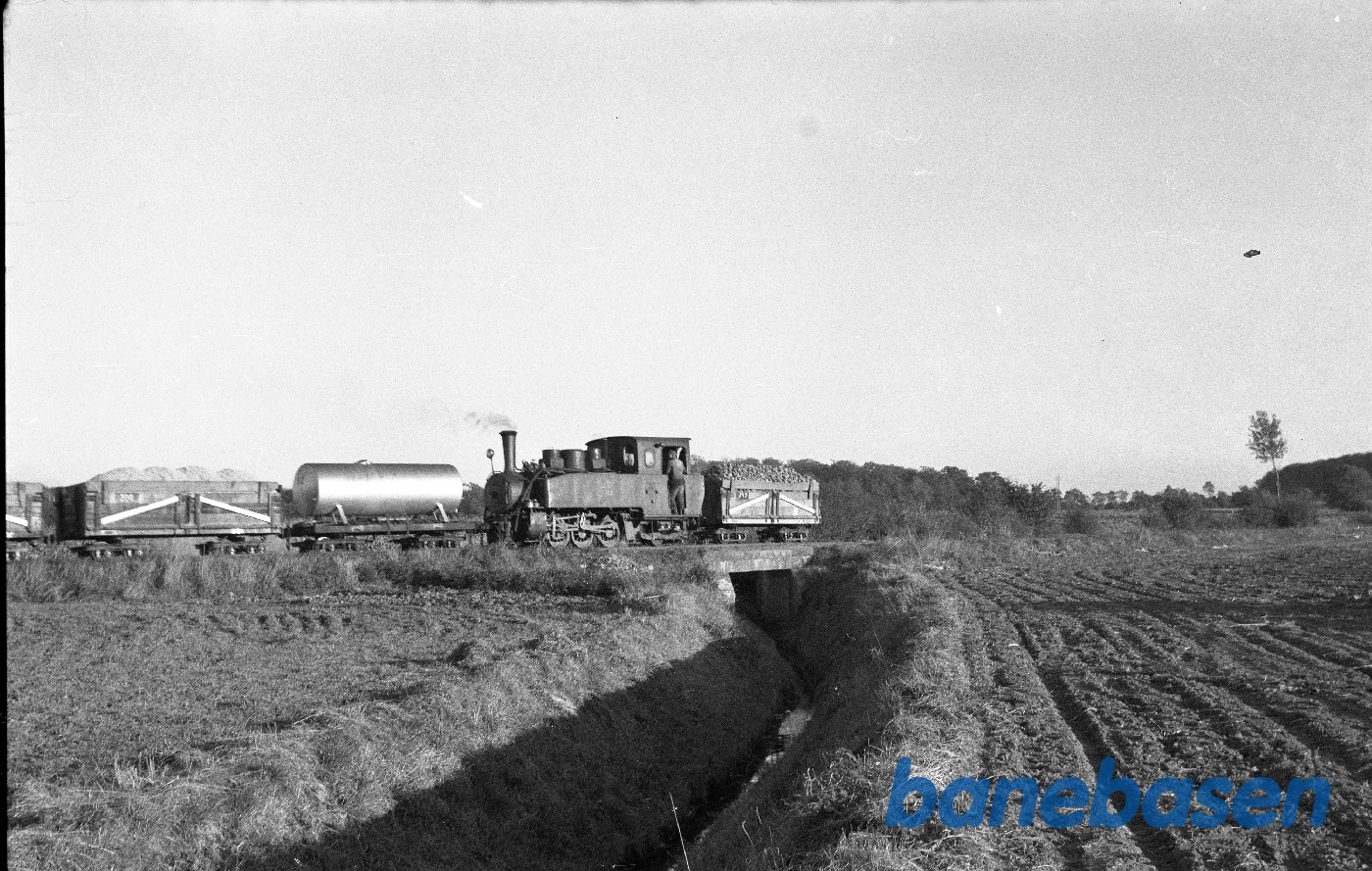 B 2 med tog med roeaffald B 2 med tog med roeaffald