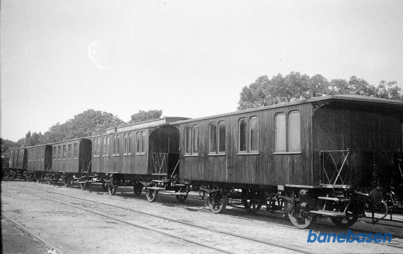 Personvogne A 11 + C 33 + C 31 + C 32 + E 41