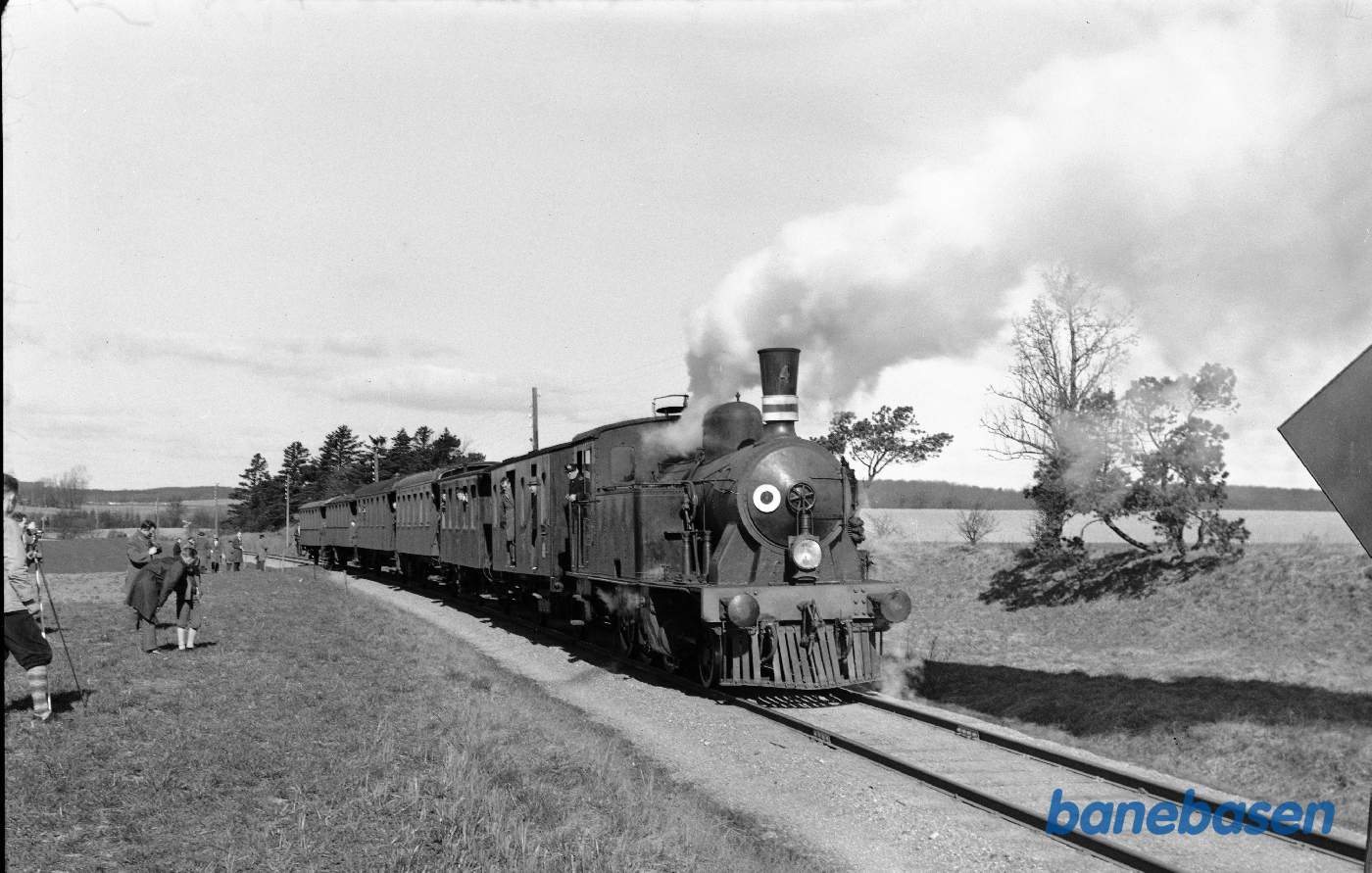 Damplokomotiv nr. 4 med udflugtstog for DJK