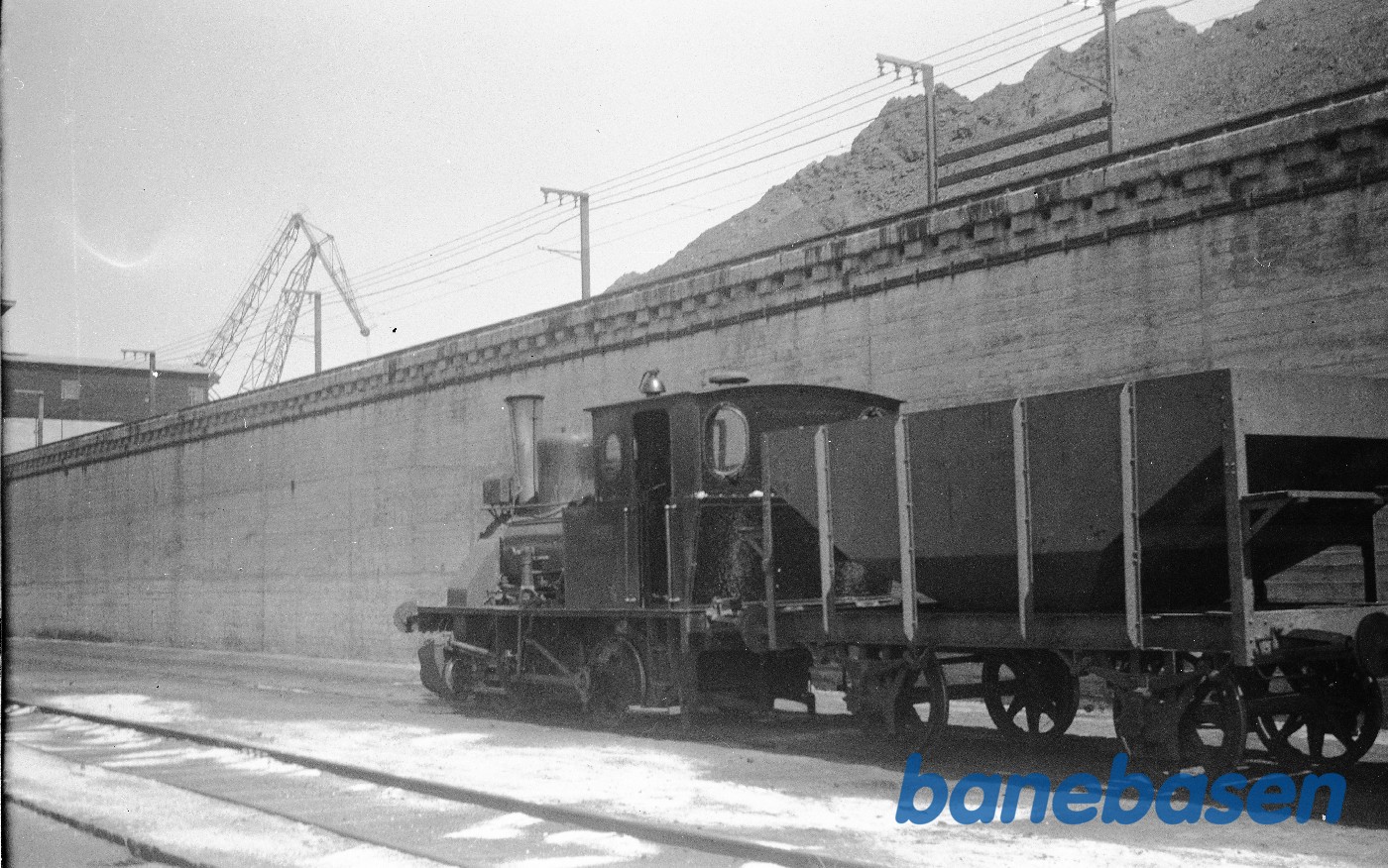 Damplokomotiv nr. 2 + kulvogn Damplokomotiv nr. 2 + kulvogn