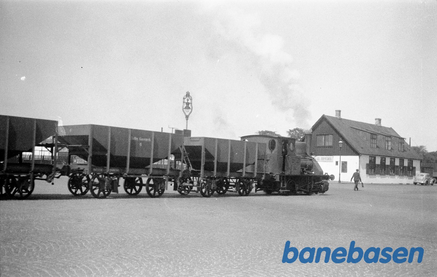 "Tomt" tog på vej mod havnen "Tomt" tog på vej mod havnen