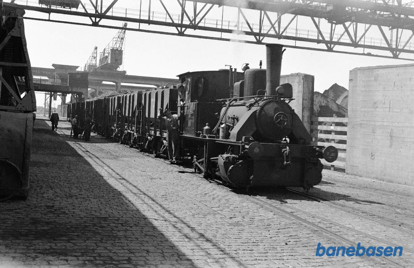 Tog på havnekajen Tog på havnekajen