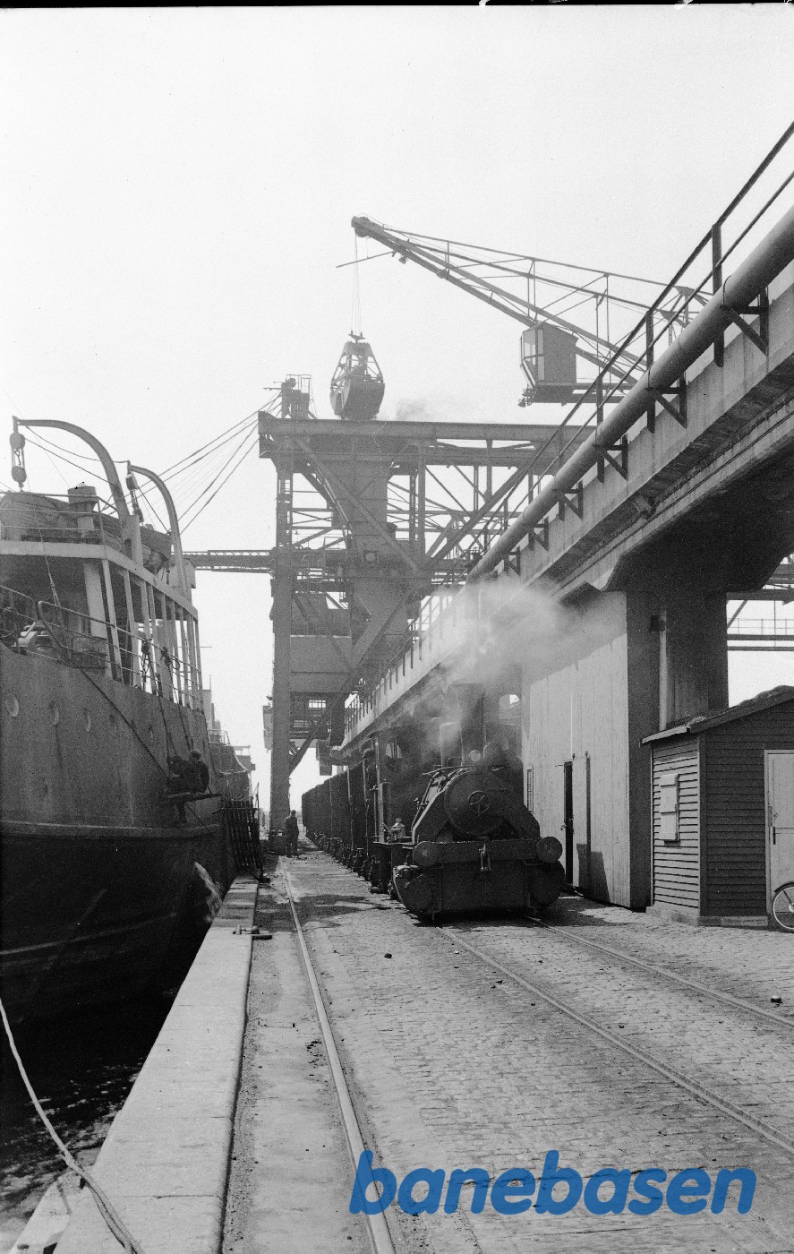 Tog på havnekajen Tog på havnekajen