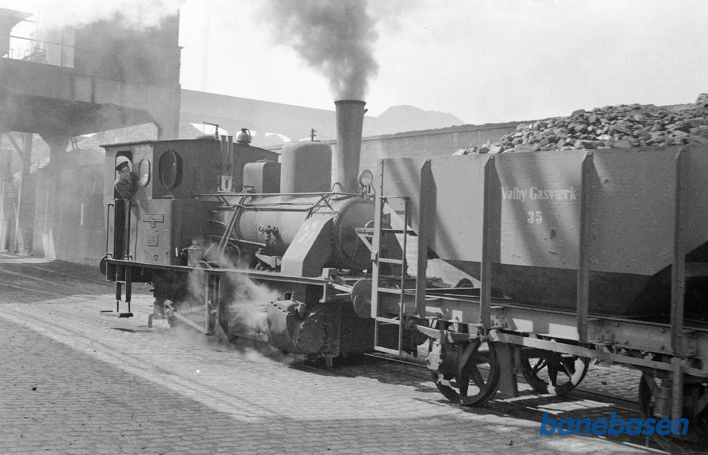 Damplokomotiv nr. 1 + kulvogn 35 Damplokomotiv nr. 1 + kulvogn 35